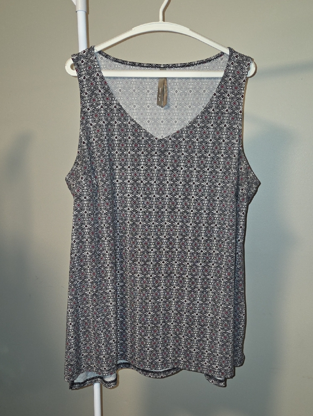 Penningtons Sleeveless Patterned Tank Top – Size 2X